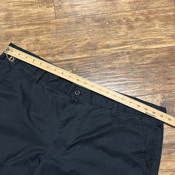 IZOD Golf black shorts - Picture 4 of 11